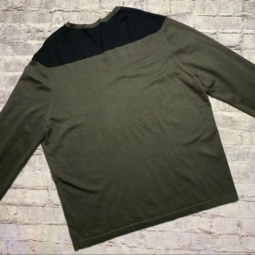 Banana Republic V-neck Sweater in Black/Olive
